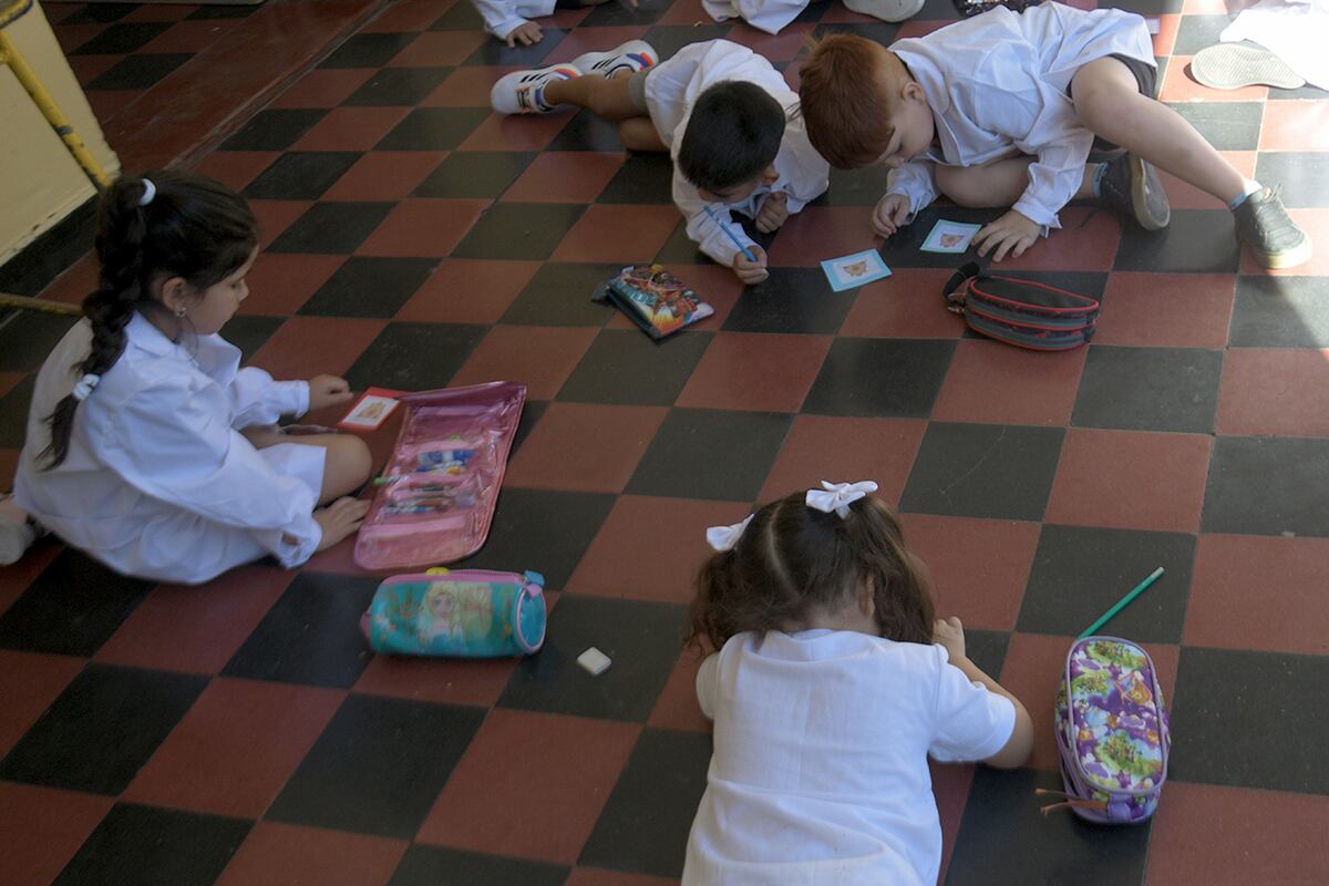 Inicia el período de adaptación para estudiantes que ingresan por primera vez el nivel inicial, primario y secundario en la escuela Roma de la ciudad de Córdoba. (Ramiro Pereyra / La Voz)