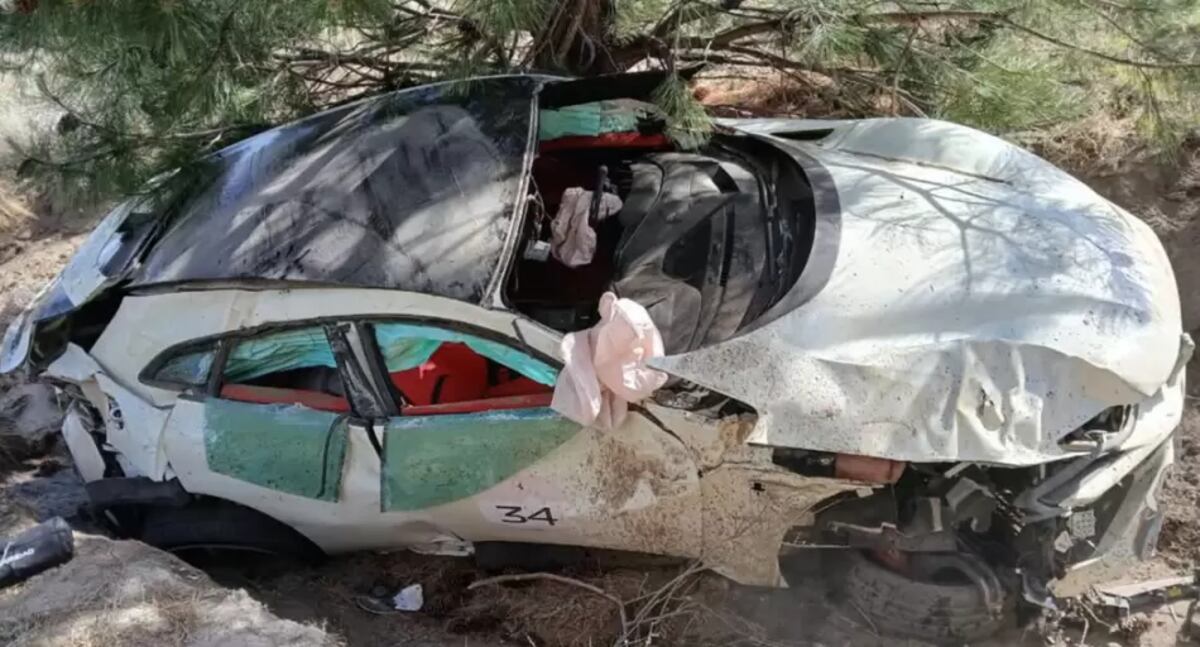 Así quedó la Ferrari Purosangue que volcó en Neuquén, en el marco de una exhibición. (Captura de TV)