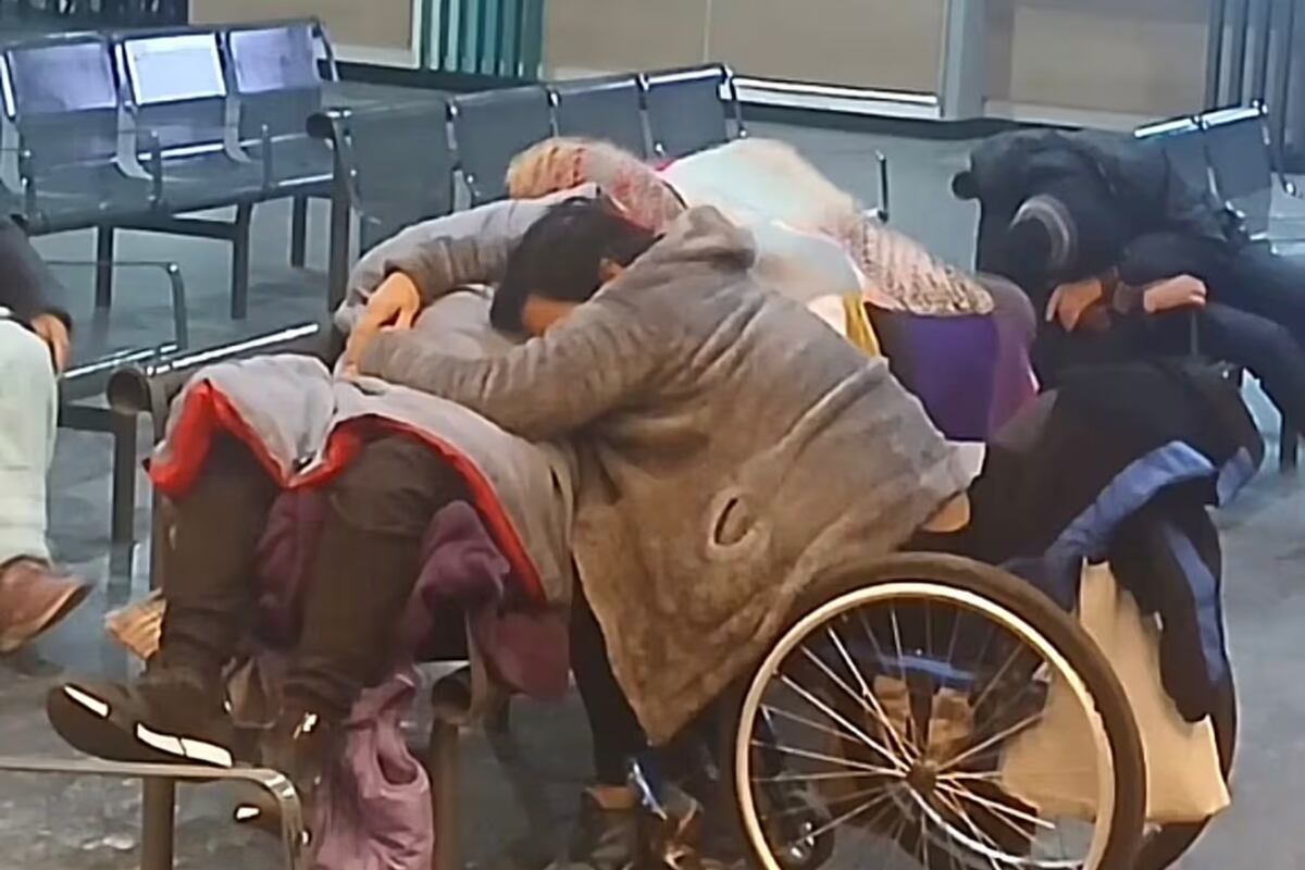 Tiene parálisis cerebral y quedó en la calle tras ser estafado: el pedido de una familia cordobesa
