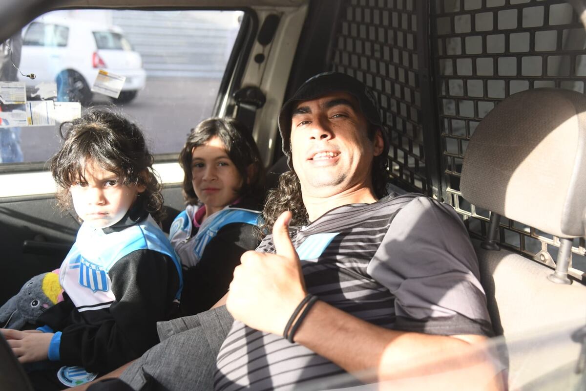 Racing fue local de Aldosivi de Mar del Plata y, como siempre, estuvo La Voz para hacer su clásica sección Cara ‘e Cancha, retratos de una pasión. Fotografías de Ramiro Pereyra, reportero gráfico del diario.