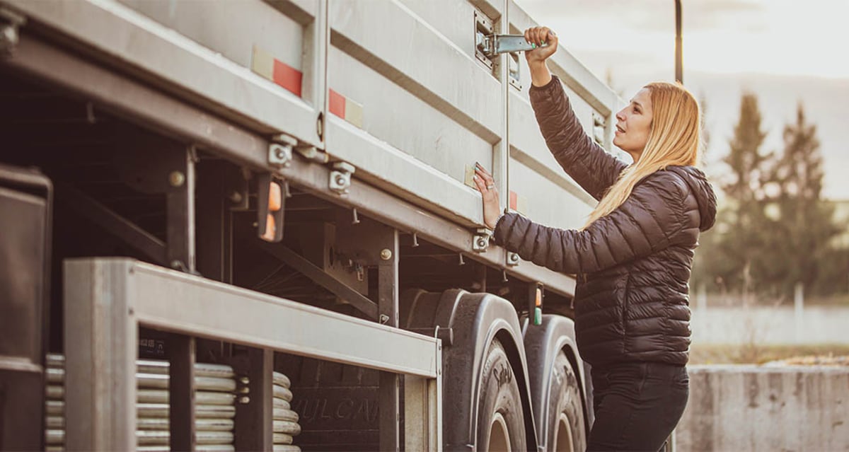 "Conductoras" es el programa de Scania cuyo principal objetivo es reducir la brecha de género existente en el transporte y contribuir a la igualdad de género en el sector.
