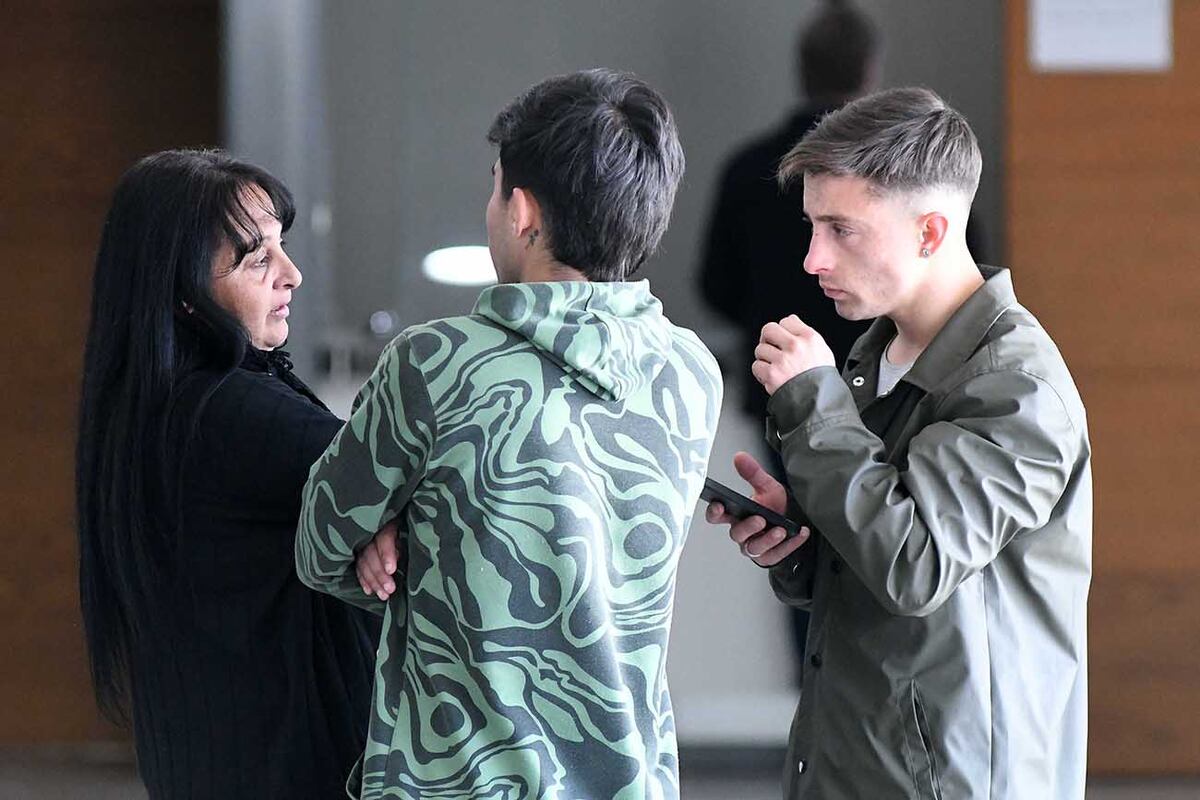 Río Cuarto. Sandra Zarandón, madre de Álvaro, junto a sus hijos (La Voz).