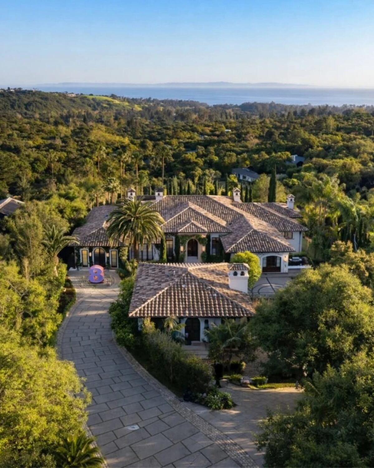 Cuánto vale la mansión de Montecito ligada al príncipe Harry y Meghan Markle y por qué costó venderla.