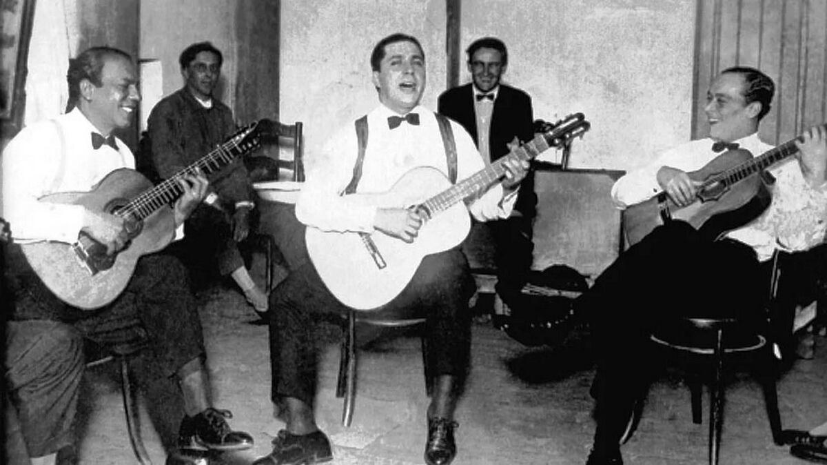 Carlos Gardel, en una actuación en Mendoza. 