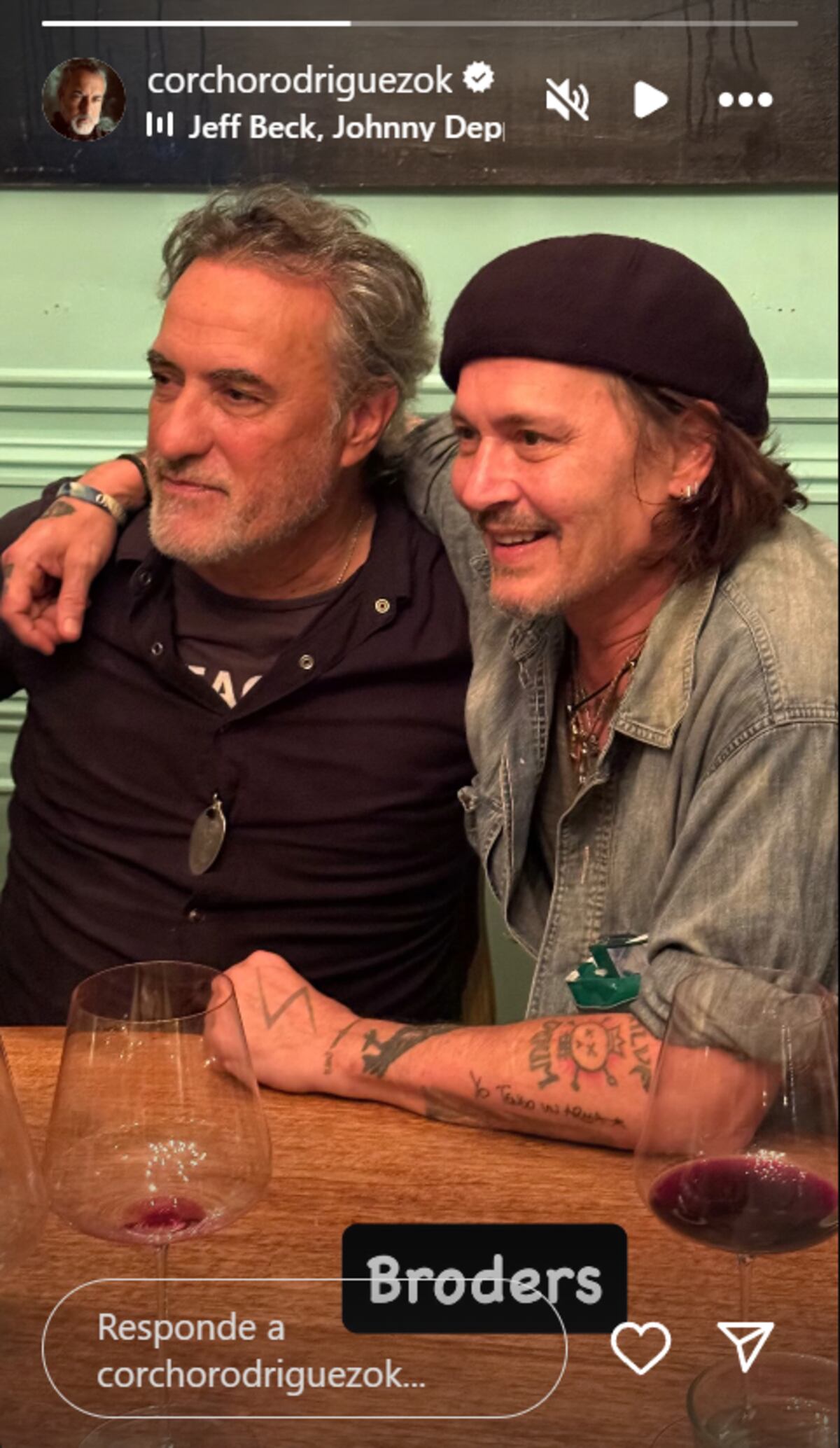 Johnny Depp en Argentina con su amigo "Corcho Rodríguez". (Instagram @corchorodriguezok)