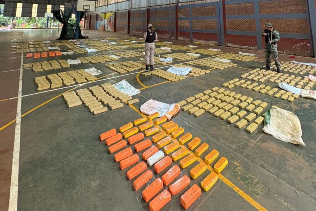 Prefectura incautó más de una tonelada de marihuana en Misiones: la llevaban en una camioneta robada. (Gentileza Infobae)