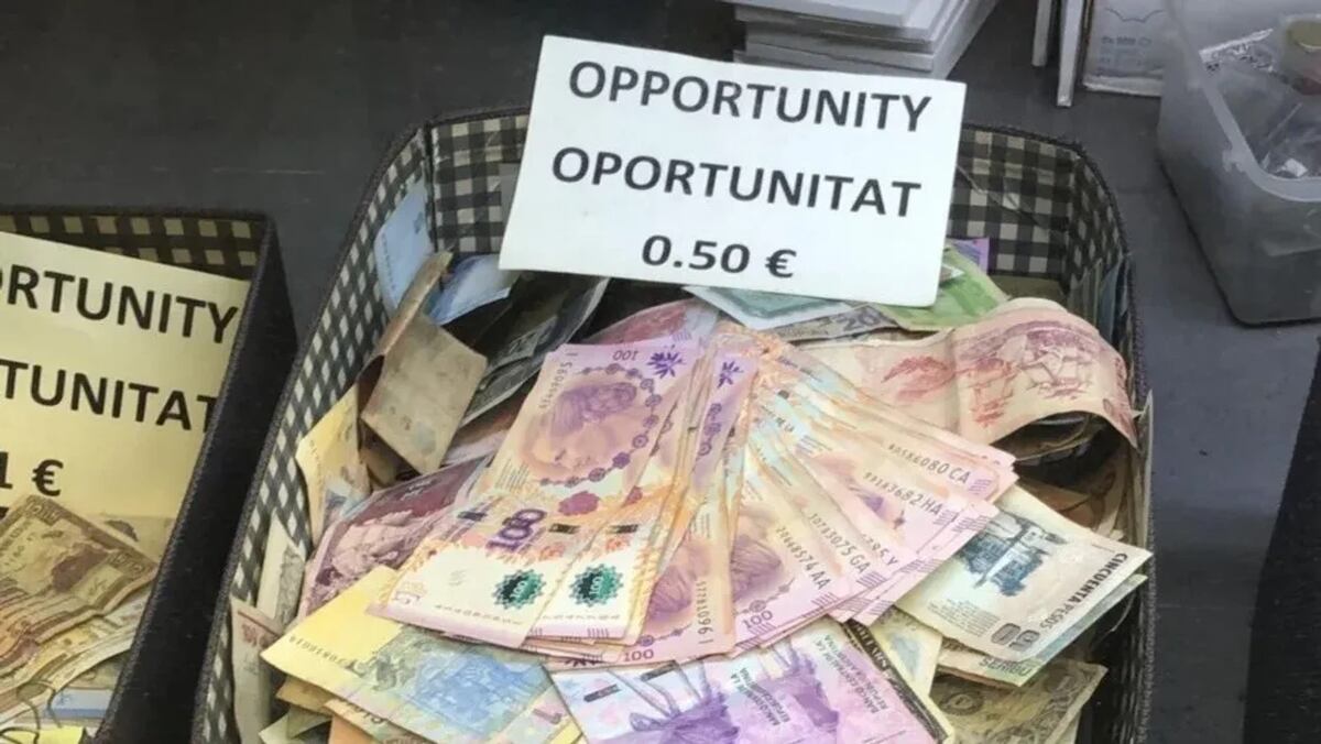 El hombre ante la insólita venta le sacó una foto y la publico en la red social Twitter a través de su cuenta. Foto: Web / Los Andes