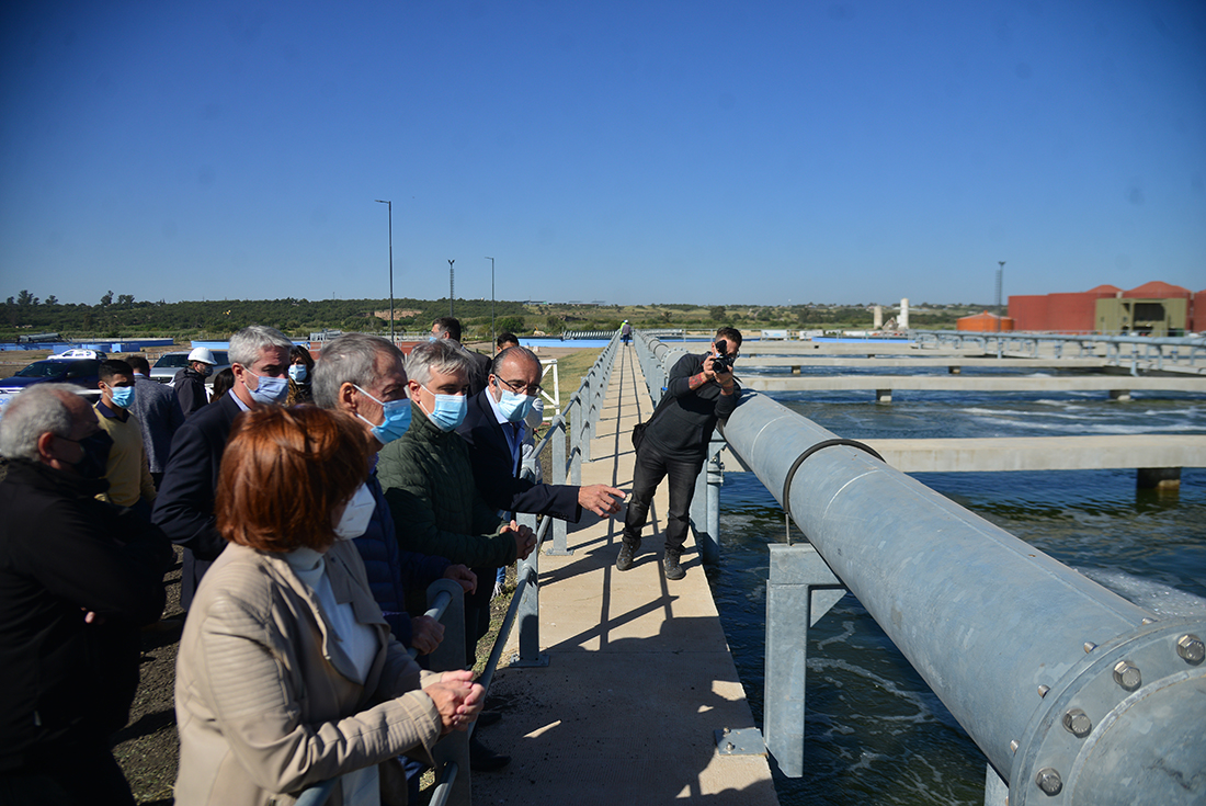 Inauguración. Schiaretti y Llaryora inauguraron la planta de Bajo Grande, en la ciudad de Córdoba. El gobernador y el intendente no ocultan su buena sintonía. (Pedro Castillo)