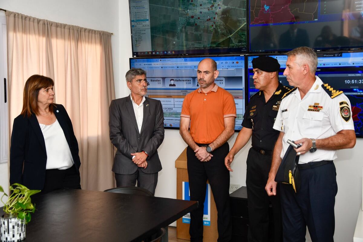 Apenas llegada a Córdoba, Bullrich recorrió las instalaciones de la FPA. (Gobierno de Córdoba)
