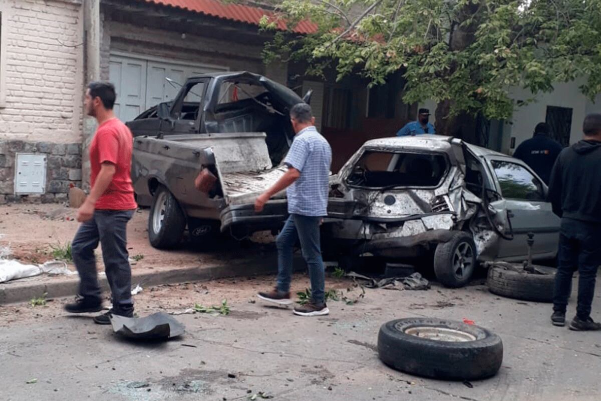 Choques. El alocado raid del conductor del Jeep Cherokee provocó varios choques. (Twitter / @nachocadario)