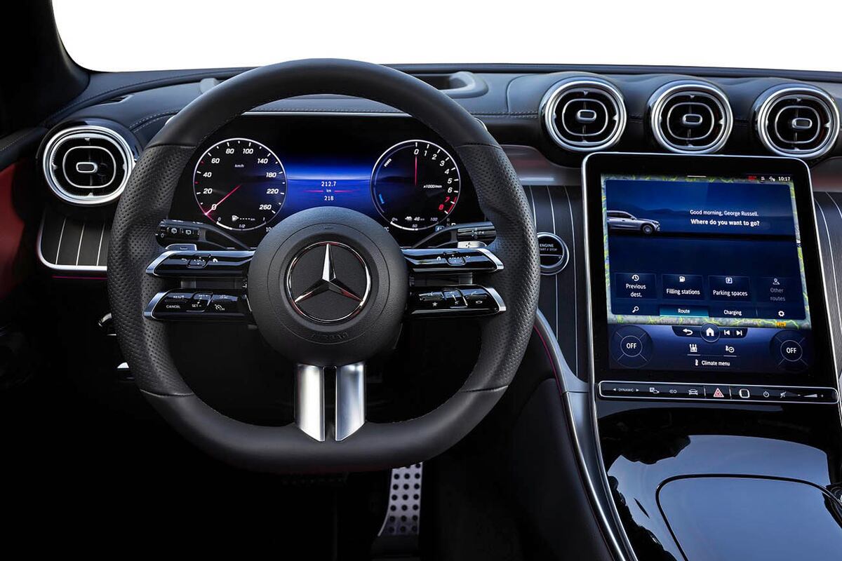 En su interior prevalecen mucha calidad, buenos materiales, un diseño elegante y mucha tecnología.