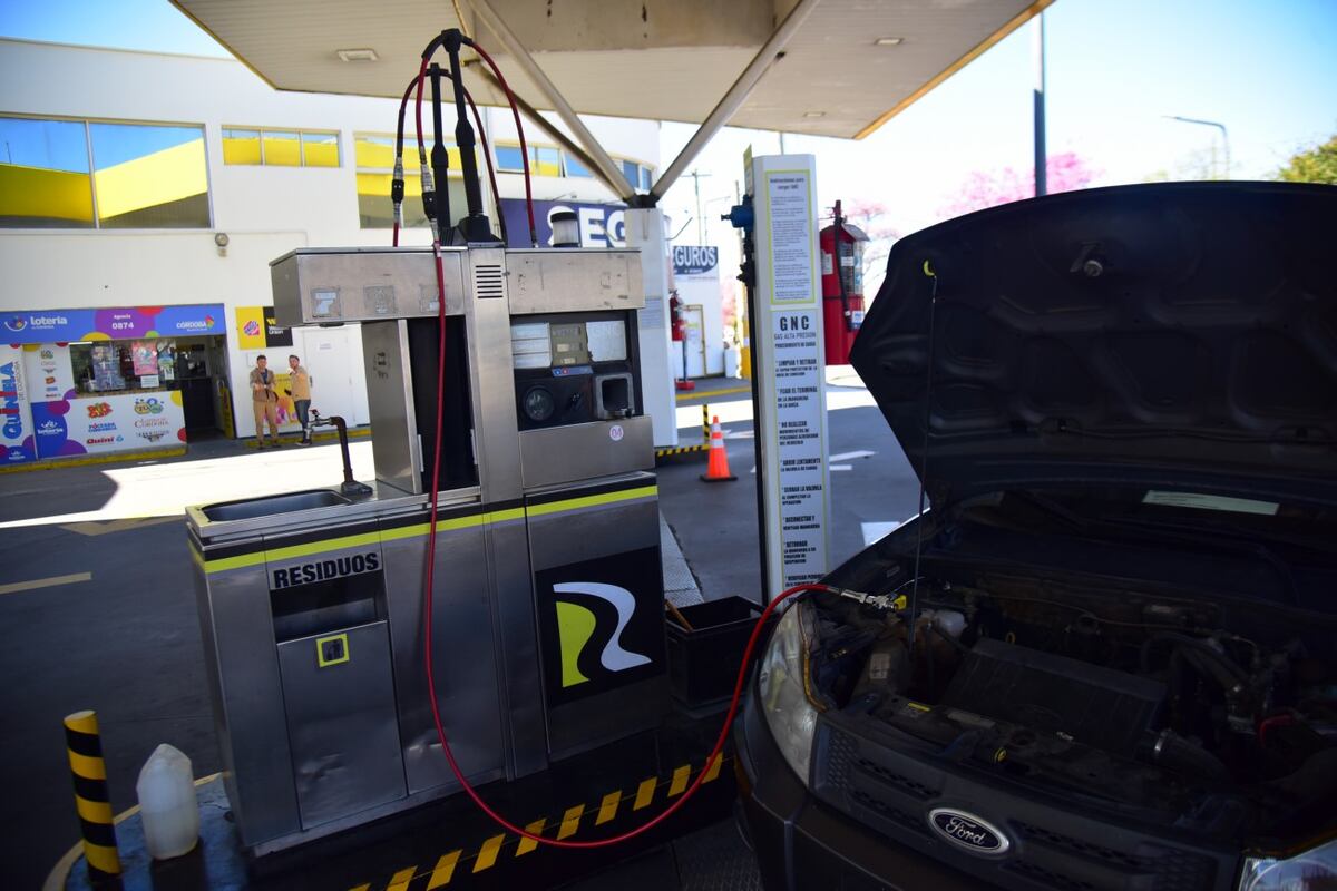 En algunas estaciones de servicio de la ciudad de Córdoba bajo el Gnc a $499. (Pedro Castillo/ La Voz)