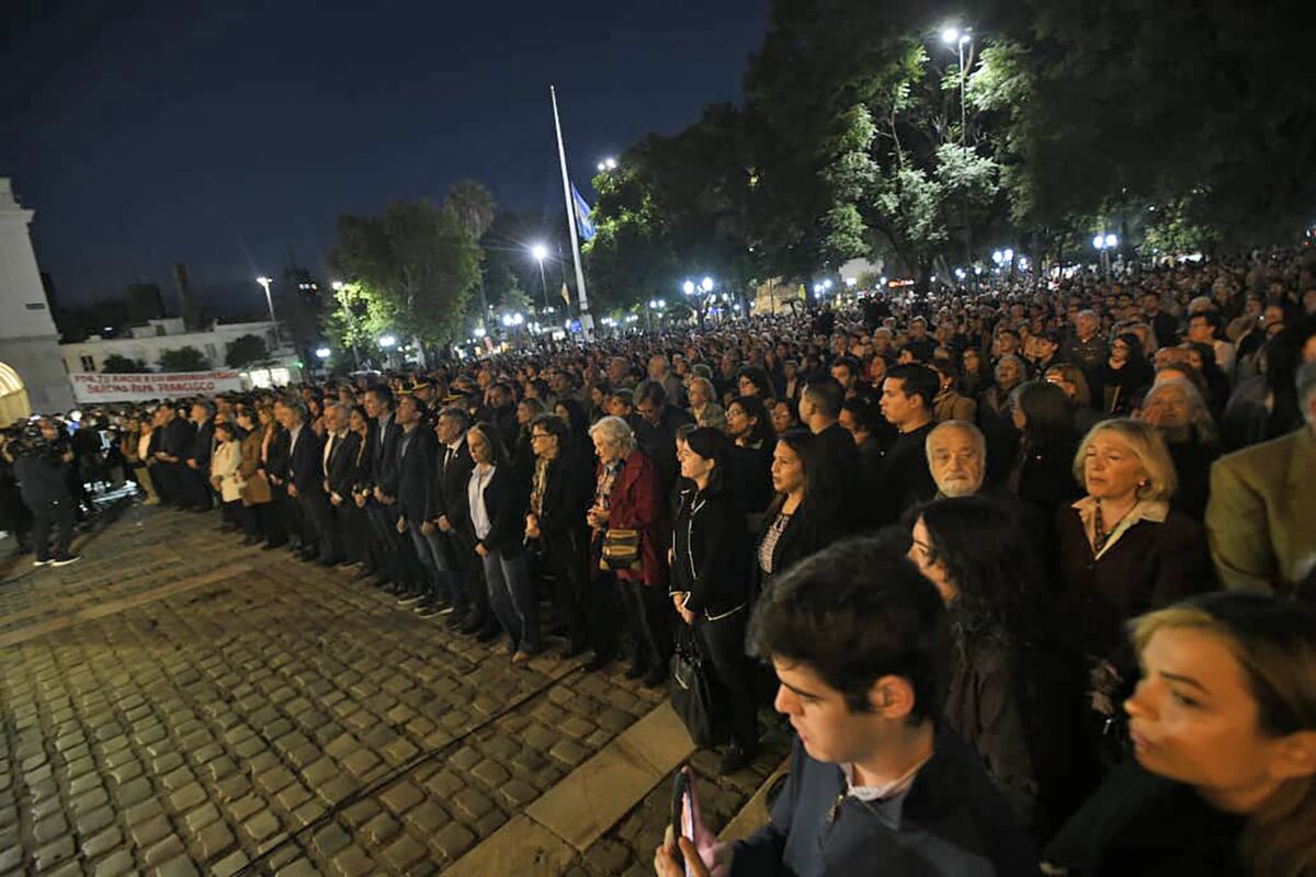 Misa en la Iglesia Catedral para despedir al Papa Francisco. (Fotos Javier Ferreyra / La Voz)