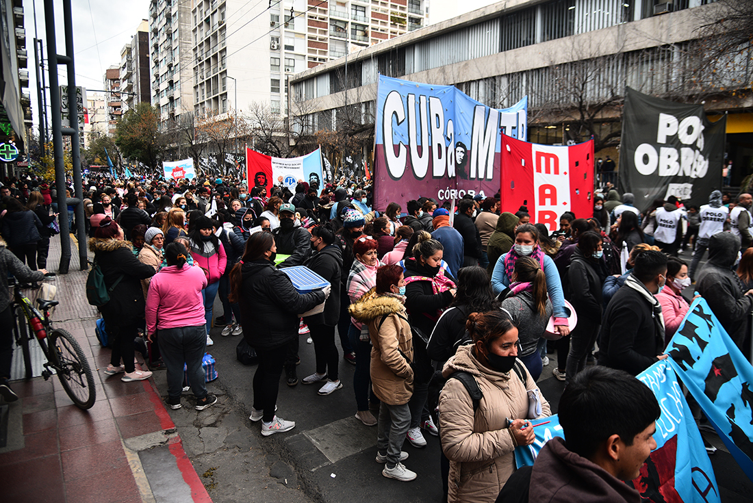Protesta de organizaciones sociales piqueteras en el centro de la ciudad.