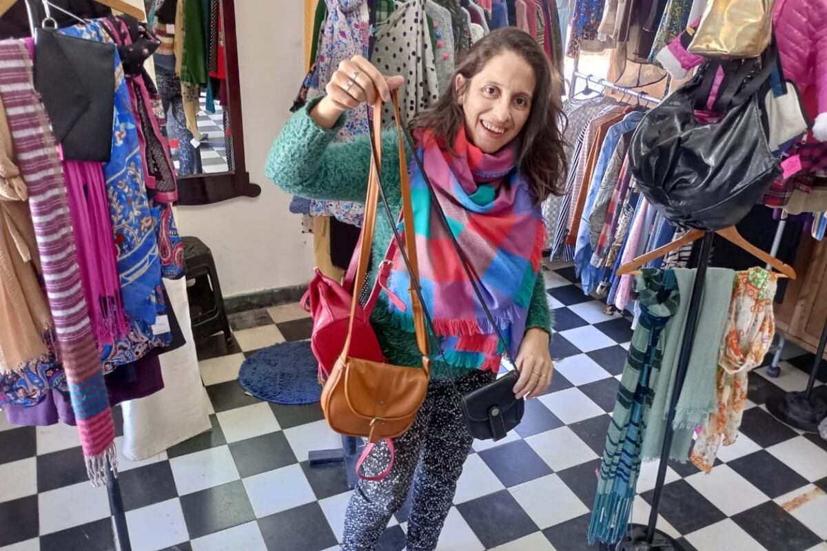Magalí Araoz emprendió con A Todo Trapo, la única tienda de moda circular en la zona. (Gentileza Magalí Araoz)