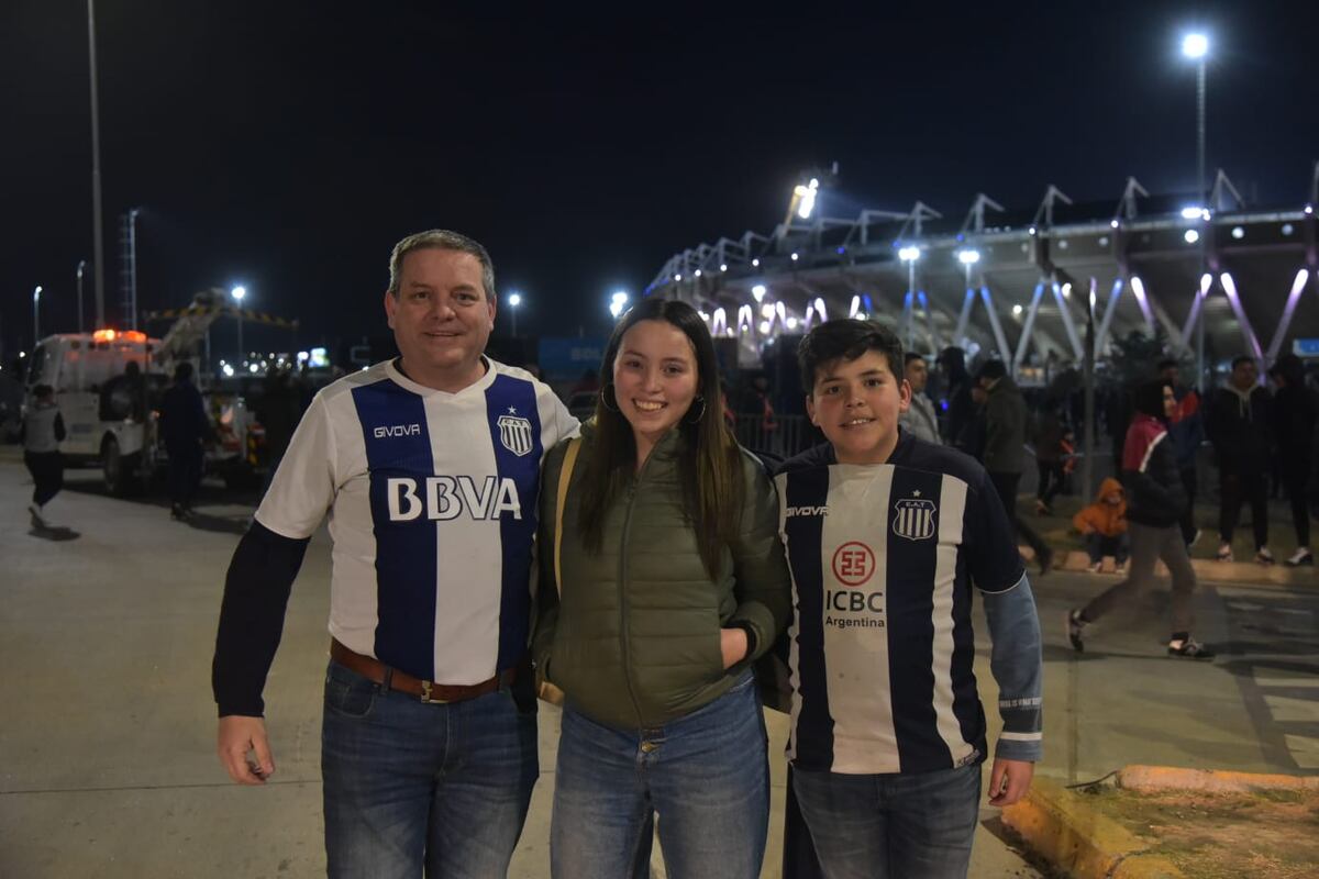 Las y los Cara 'e Cancha de Talleres en la previa del partido con Vélez por la Copa Libertadores. (Facundo Luque y Javier Ferreyra)