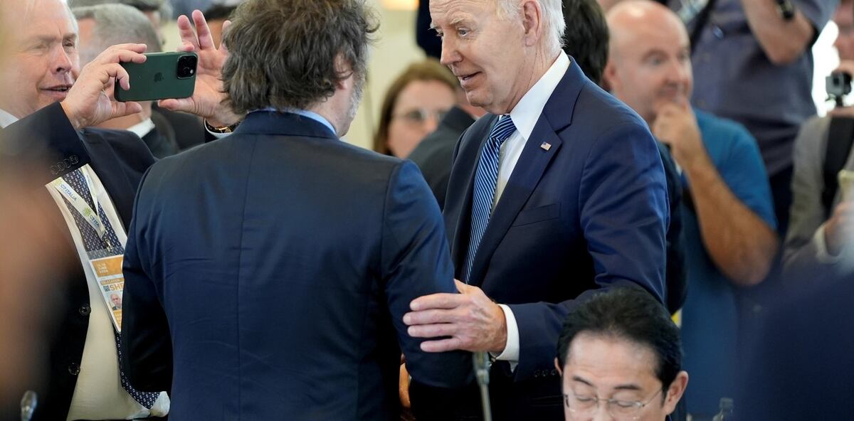 El encuentro entre Joe Biden y Javier Milei en la cumbre del G7.