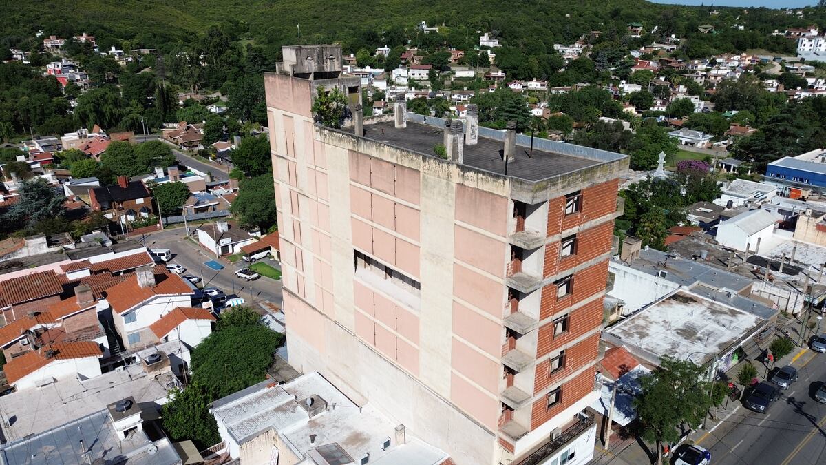Se demoleran cinco pisos del edificio ex Aciso.