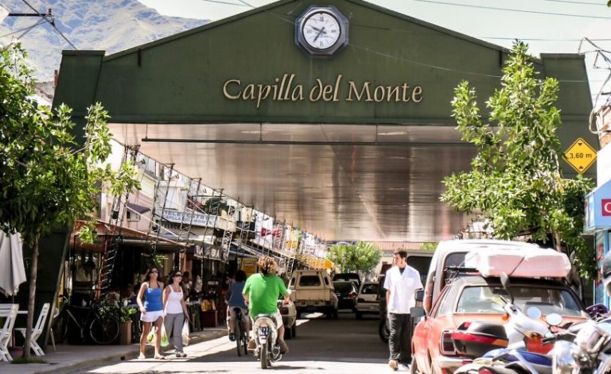 Turismo en Capilla del Monte. La calle techada, una postal emblemática en Punilla. (La Voz)