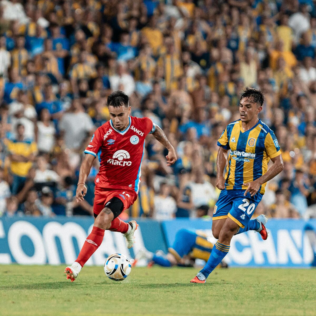 Lucas Zelarayán, volante de Belgrano, en el partido ante Rosario Central. (Prensa Belgrano)