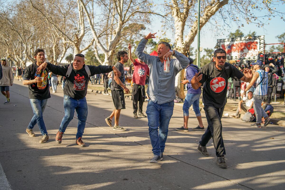 Carnaval ricotero en las inmediaciones del José Hernández. (La Voz)