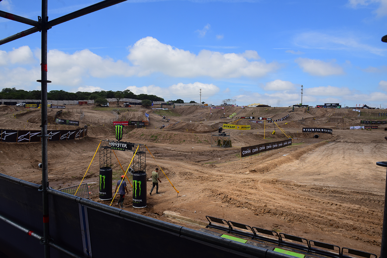 Mundial de Motocross 2025. Llegaron los pilotos al complejo Infinito Race Track, de 1.800 metros. (José Gabriel Hernández / La Voz)