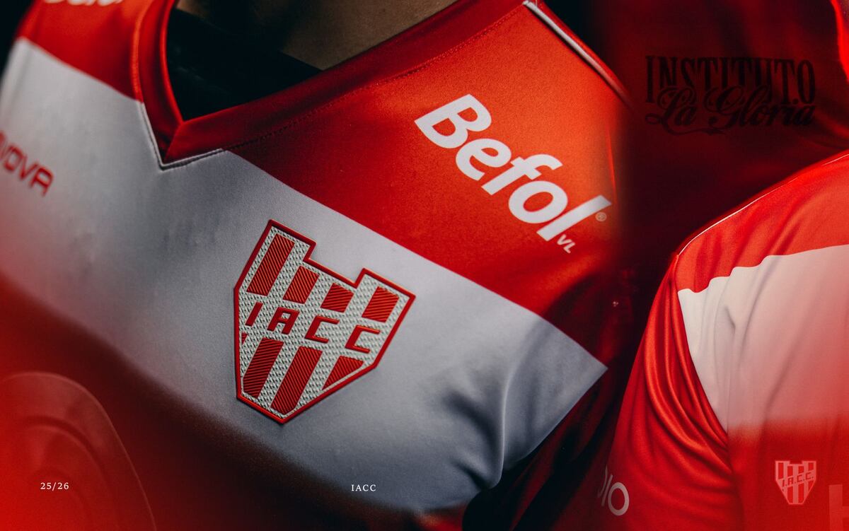 Instituto y su tercera camiseta. (Prensa Instituto)
