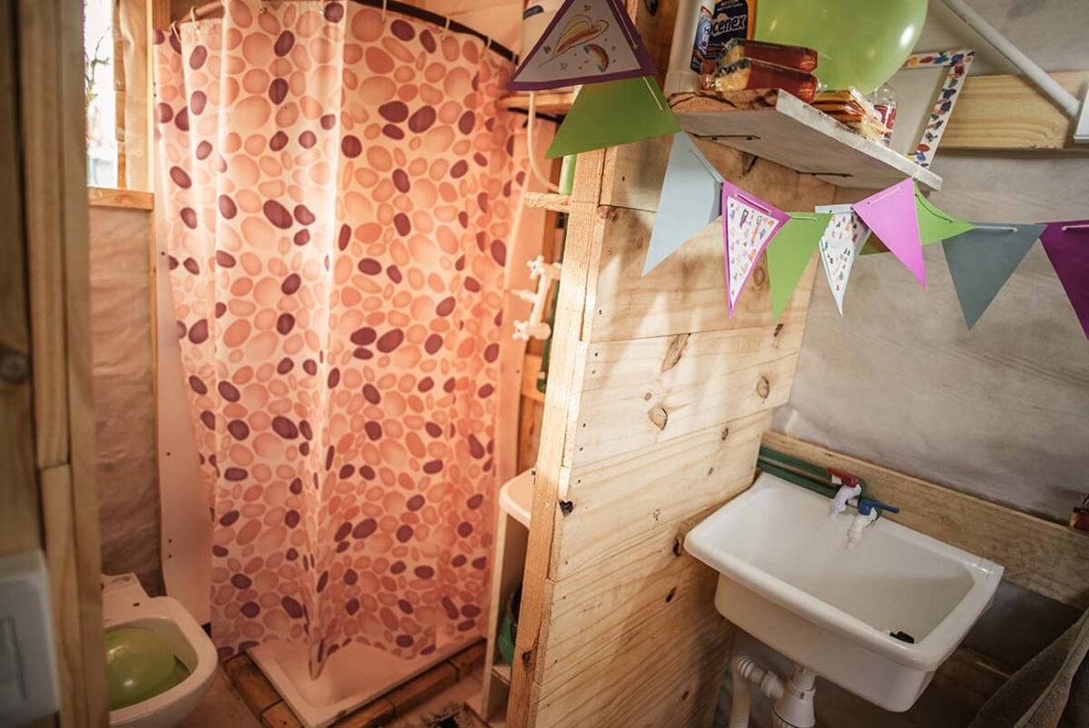 Los módulos están construidos en madera pintada con esmaltes especiales para evitar su deterioro.