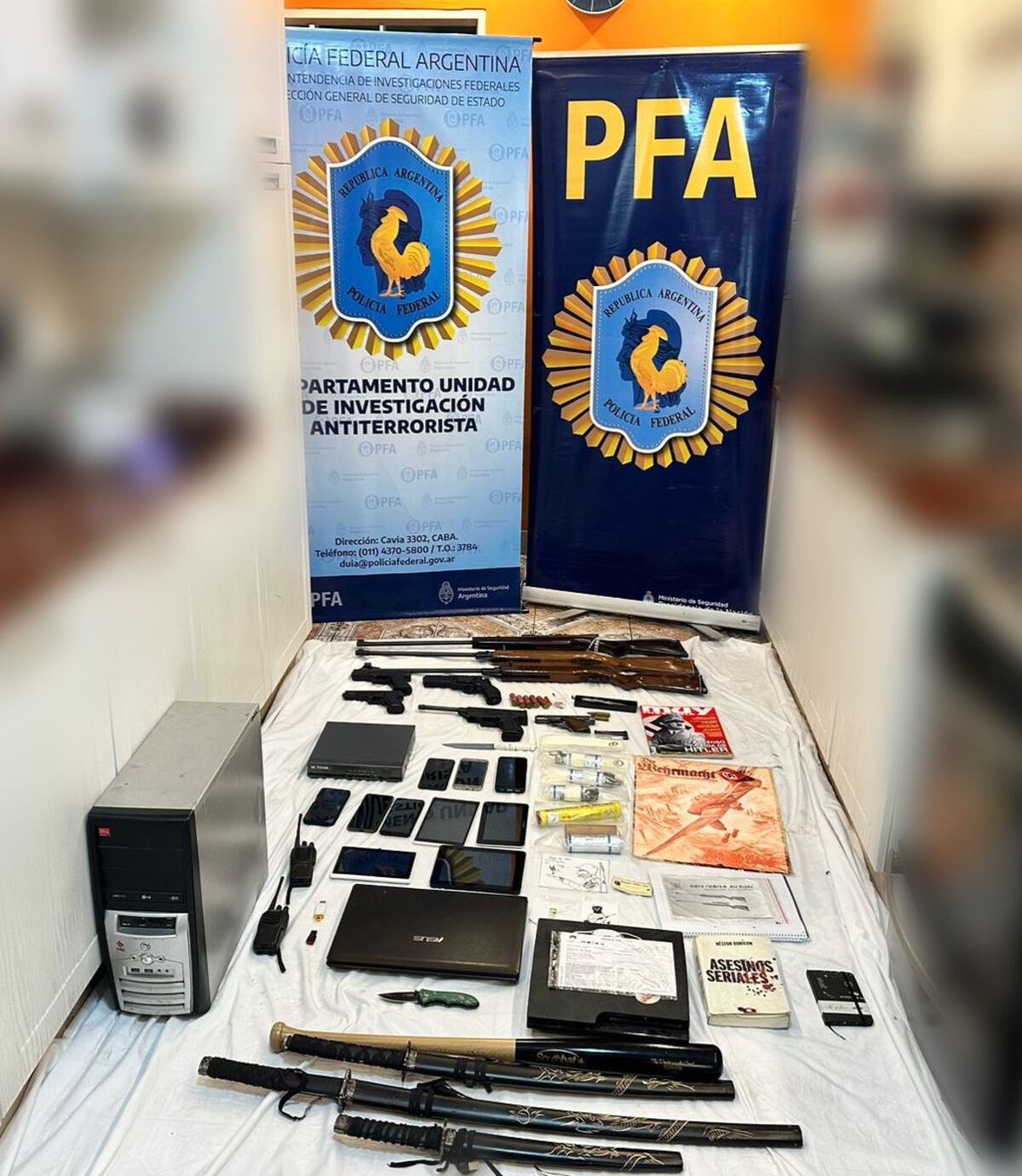 La Policía Federal detuvo a un activista nazi que compartía material e información por Telegram incitando a cometer atentados contra los judíos y la comunidad LGBTQ. (PFA)
