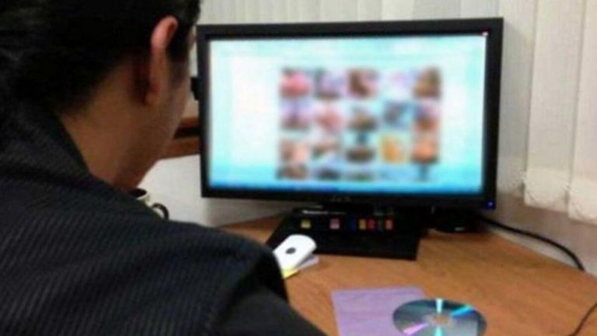 Generó imágenes pornográficas de sus compañeras con IA: qué hizo la escuela