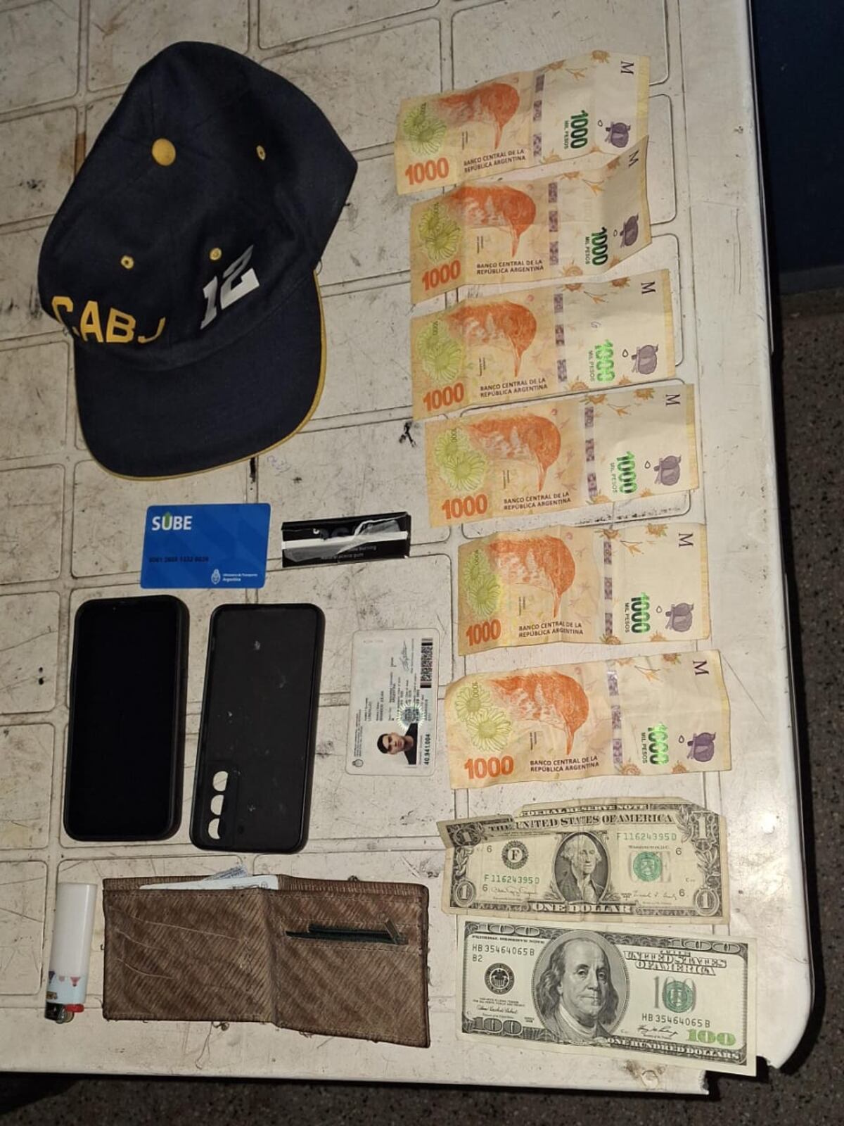 Material secuestrado a la pareja detenida.
