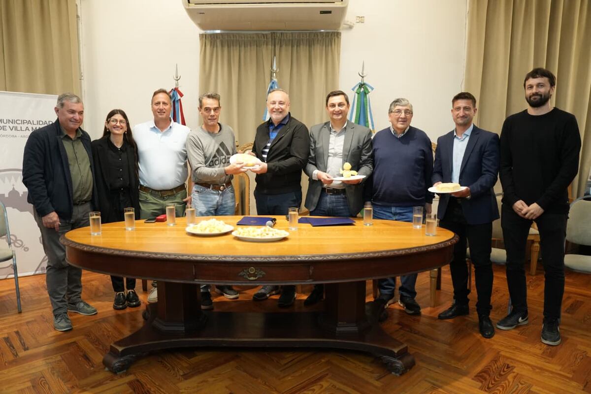 El intendente de Villa María Eduardo Accastello y el secretario de Gobierno Marcos Bovo en la presentación del evento.