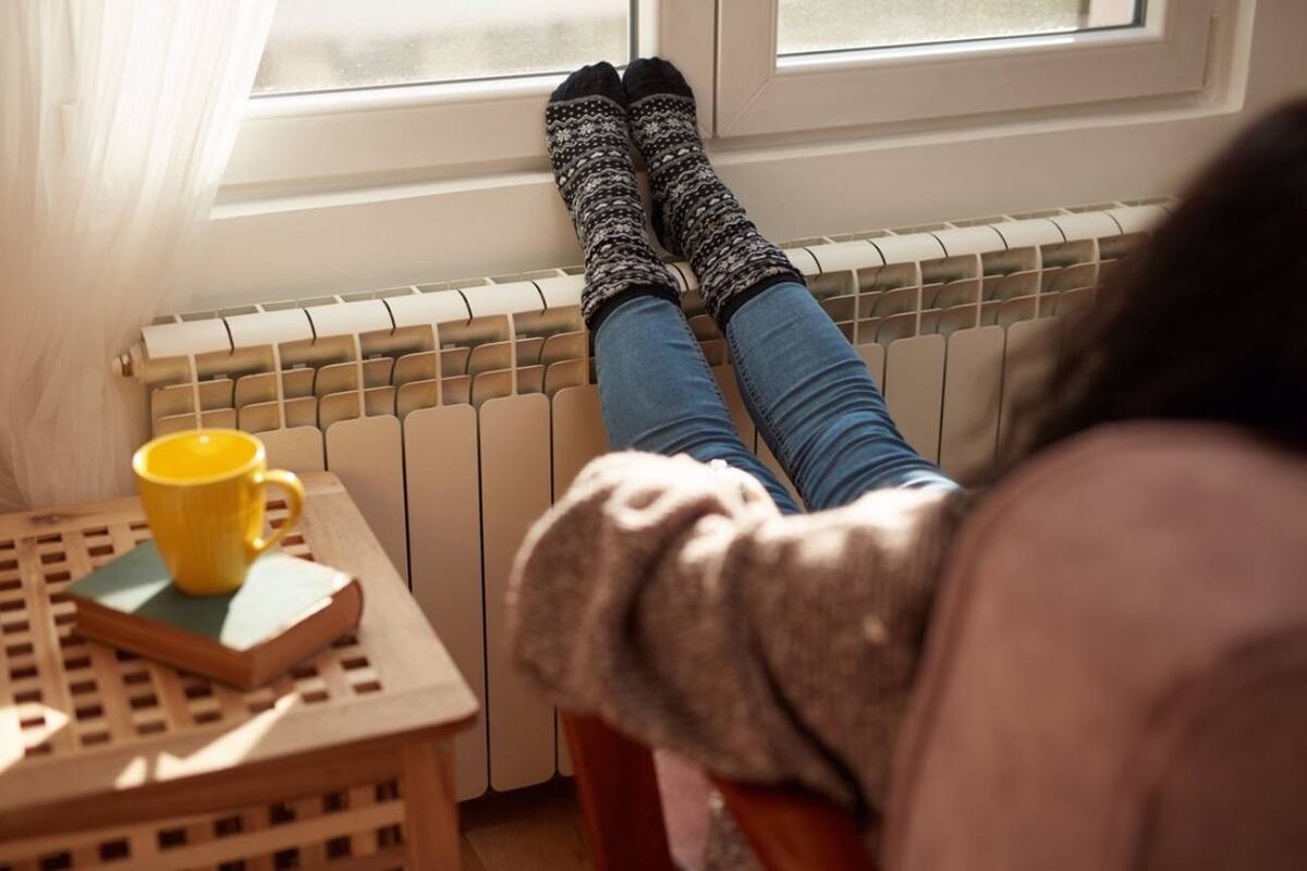 Calentar los pies con calor directo: los médicos explican por qué no es buena idea