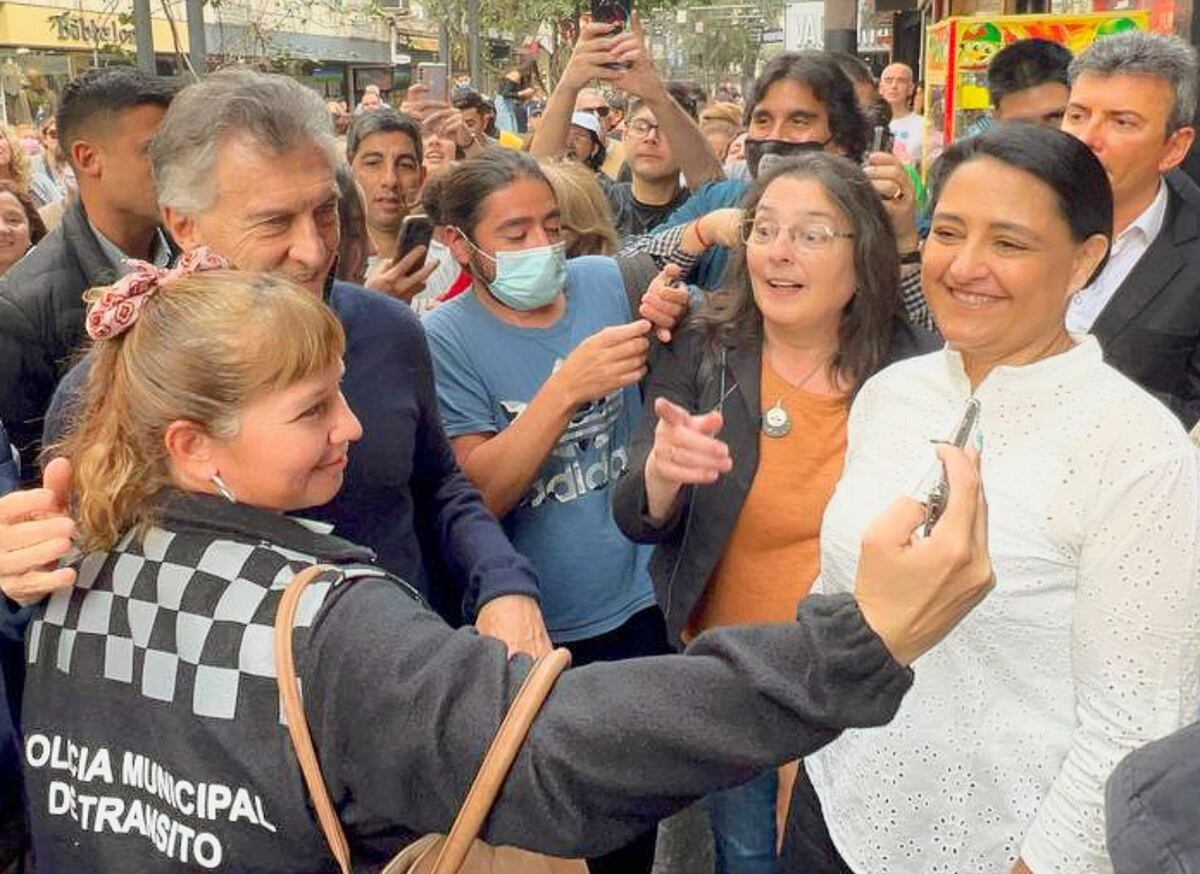 Macri, en la peatonal de Córdoba.