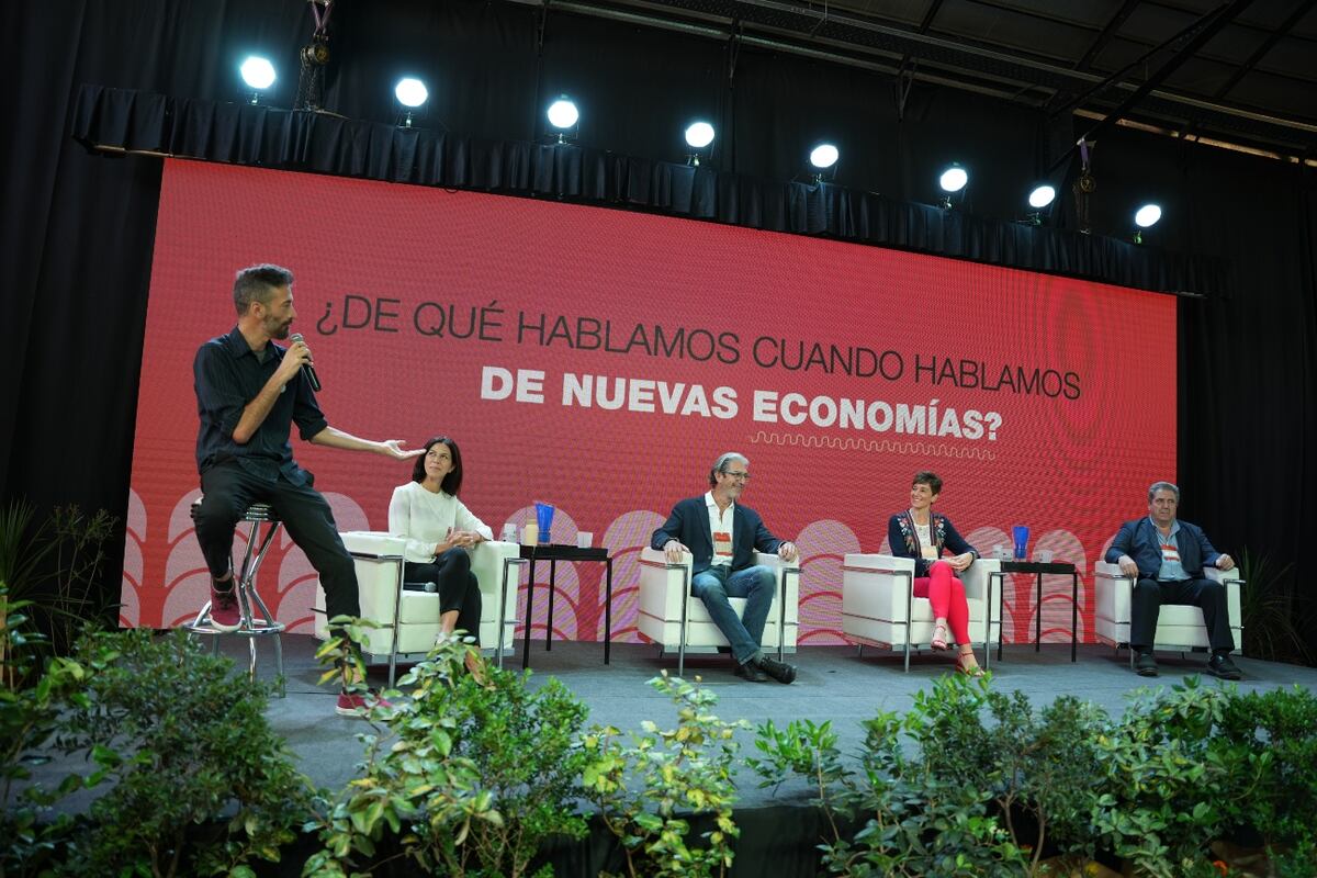 DiaB 2022 Rosario (Foto: organización de “Futuros Posibles”, hacia Nuevas Economías y Estrategias de Transición)