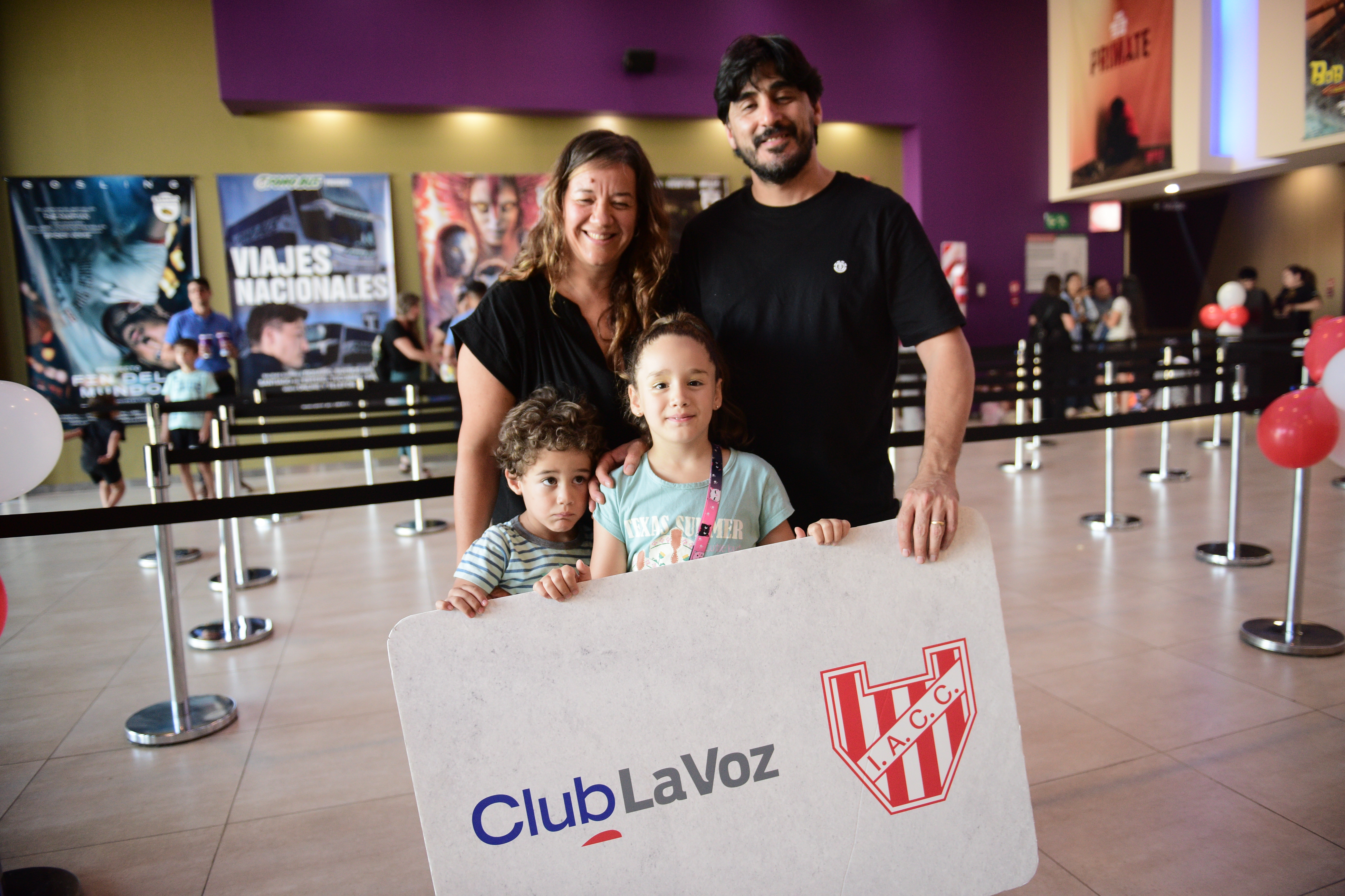 Hinchas de Instituto asistieron a un función de cine en los cines del Dino como parte de una acción de Club La Voz con socios. (Javier Ferreyra / La Voz)