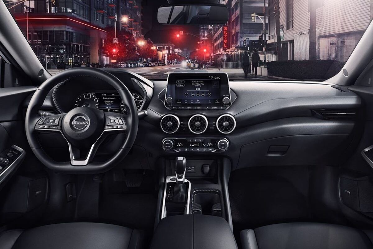 El interior se caracteriza por su gran calidad y el nivel de equipamiento, tanto en confort como en seguridad.