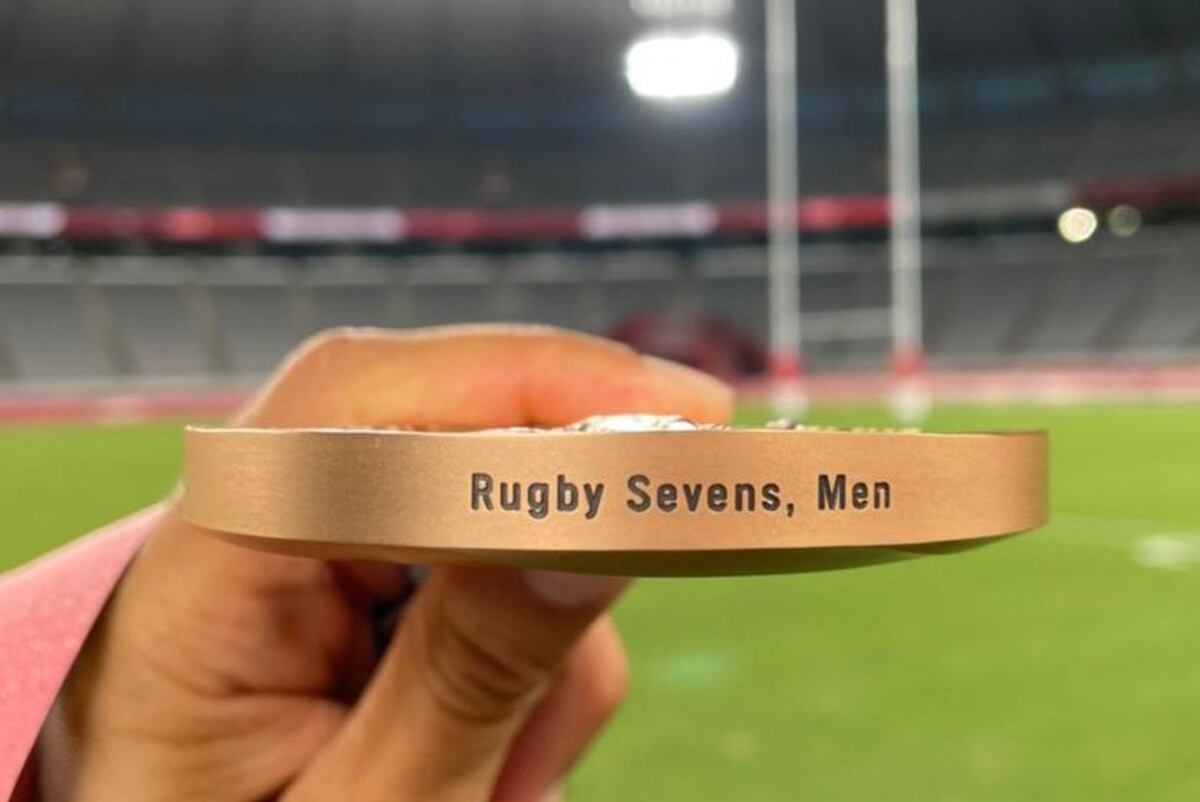 El seleccionado argentino de rugby seven sumó la primera medalla para la delegación albiceleste en Tokio. (Prensa UAR)