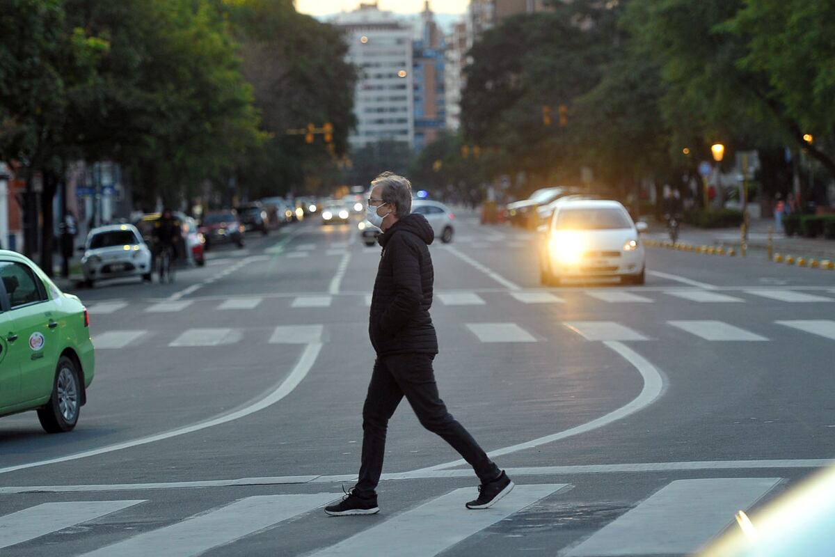 Domingo en la ciudad durante el segundo día de cuarentena obligatoria por el coronavirus. (Javier Ferreyra / Archivo)