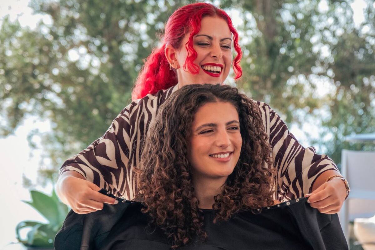 Aunque tener el pelo rizado puede ser el deseo de muchas personas, aquellas que ya lo tienen saben del esfuerzo que supone mantener los rulos siempre hidratados y bien definidos. (Original & Mineral)