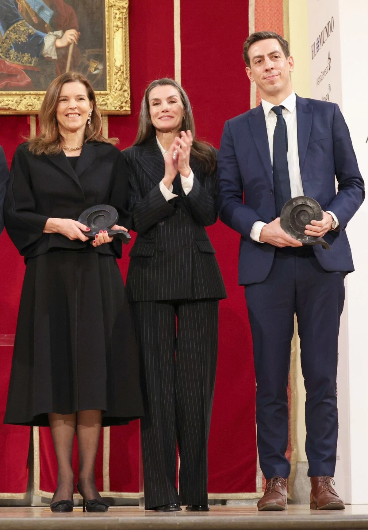 Así es el traje tizado de la reina Letizia que vuelve a ser tendencia este invierno
