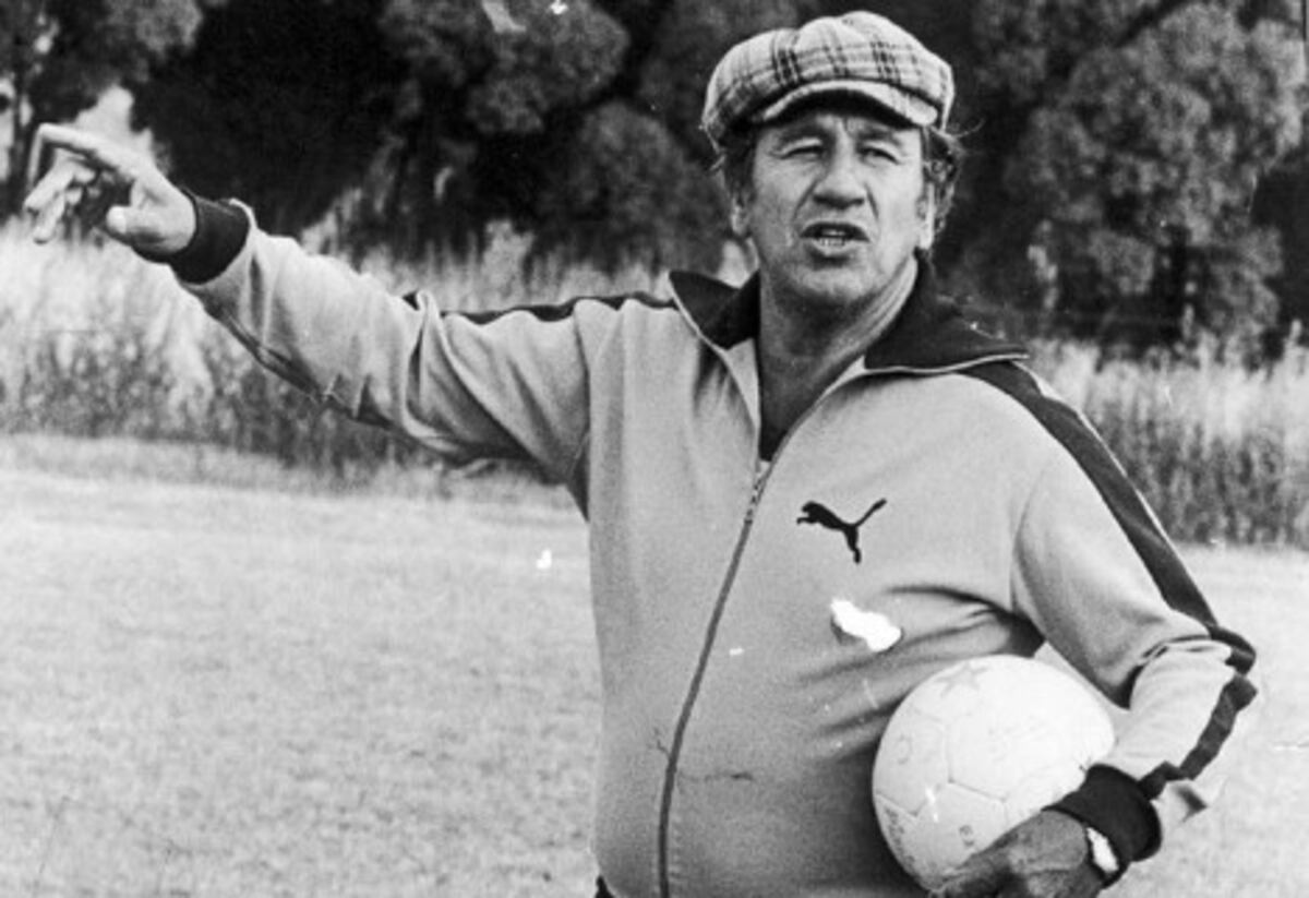 Con su gorra "pichonera", el Toto Juan Carlos Lorenzo dirigió a la Selección argentina en 1962.
