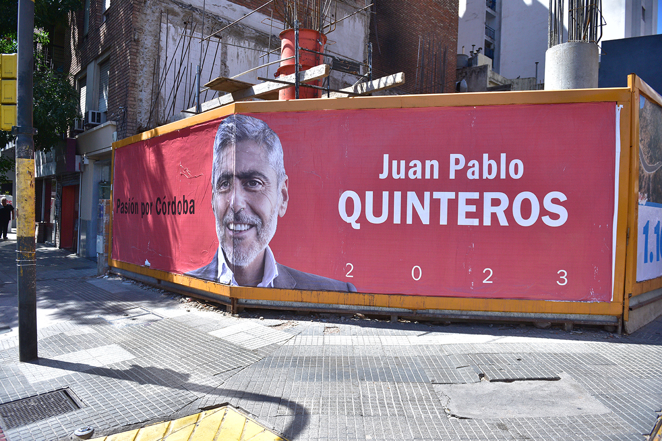 Juan Pablo Quinteros Cartelería política en Córdoba precandidatos a intendente. ( Ramiro Pereyra / La Voz)