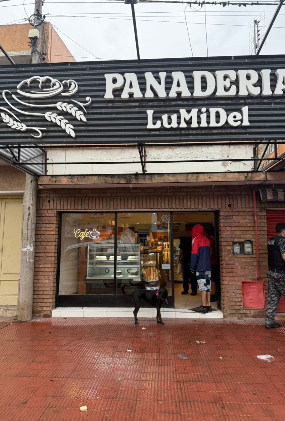 Cuatro adolescentes detenidas por robar una panadería en barrio Zumarán.