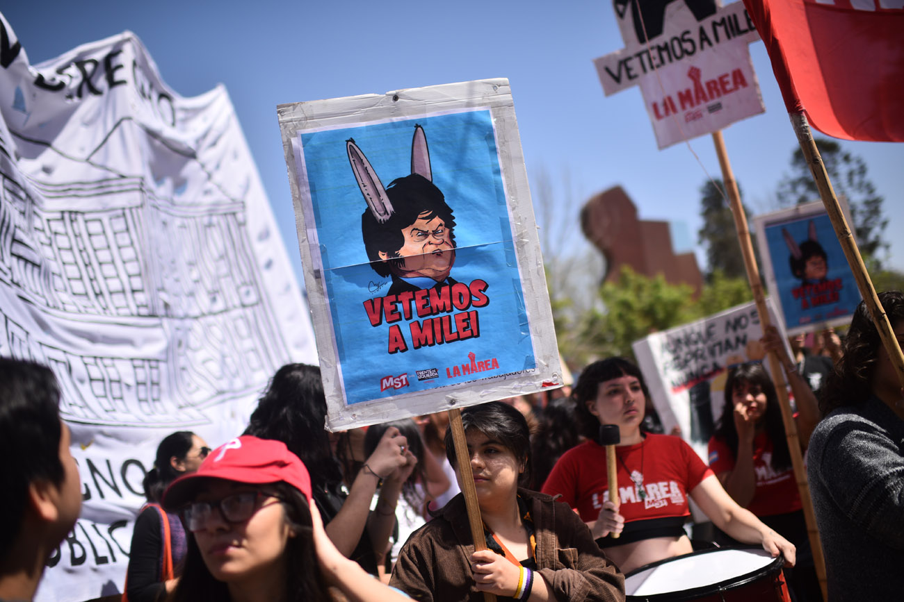 Estudiantes, docentes y egresados se movilizan contra el veto a la Ley de Financiamiento Universitario. (Pedro Castillo / La Voz)