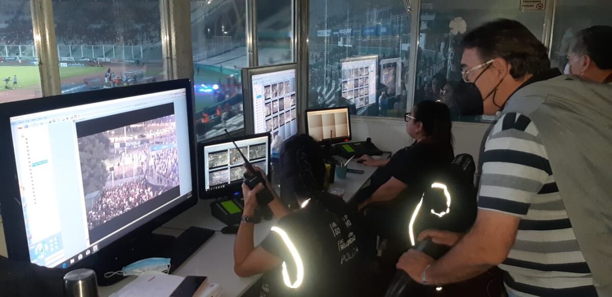 Frossasco, en el Kempes, en el control de la seguridad.