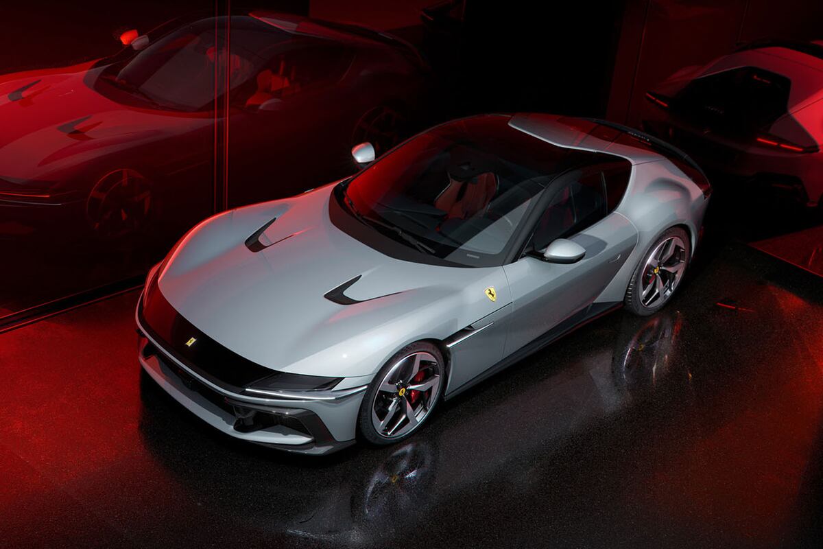 En medio de la celebración de los 70 años de Ferrari en Estados Unidos y antes del GP de Miami de F1 se presentó el nuevo modelo.