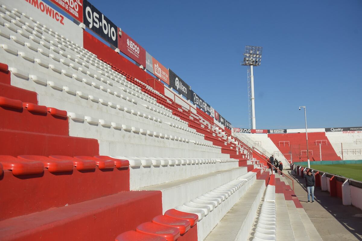 Los socios de Instituto agotaron la Preferencial, la tribuna sin alambrado que tiene el Monumental. (José Gabriel Hernández / La Voz).