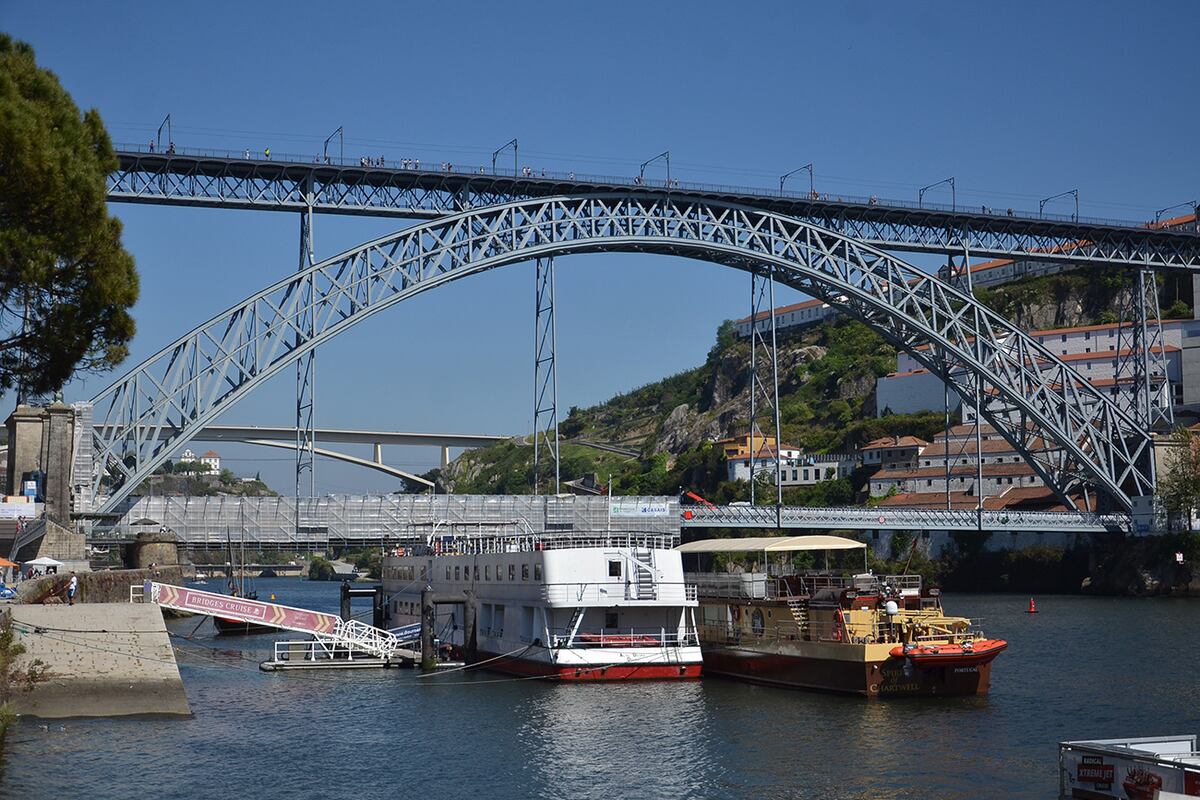Puente Don Luis I sobre el río Duero que une Oporto con Vila Nova de Gaia. Inaugurado en 1886, es uno de los lugares emblemáticos de Oporto.
(Gentileza: Oscar Alvarez)