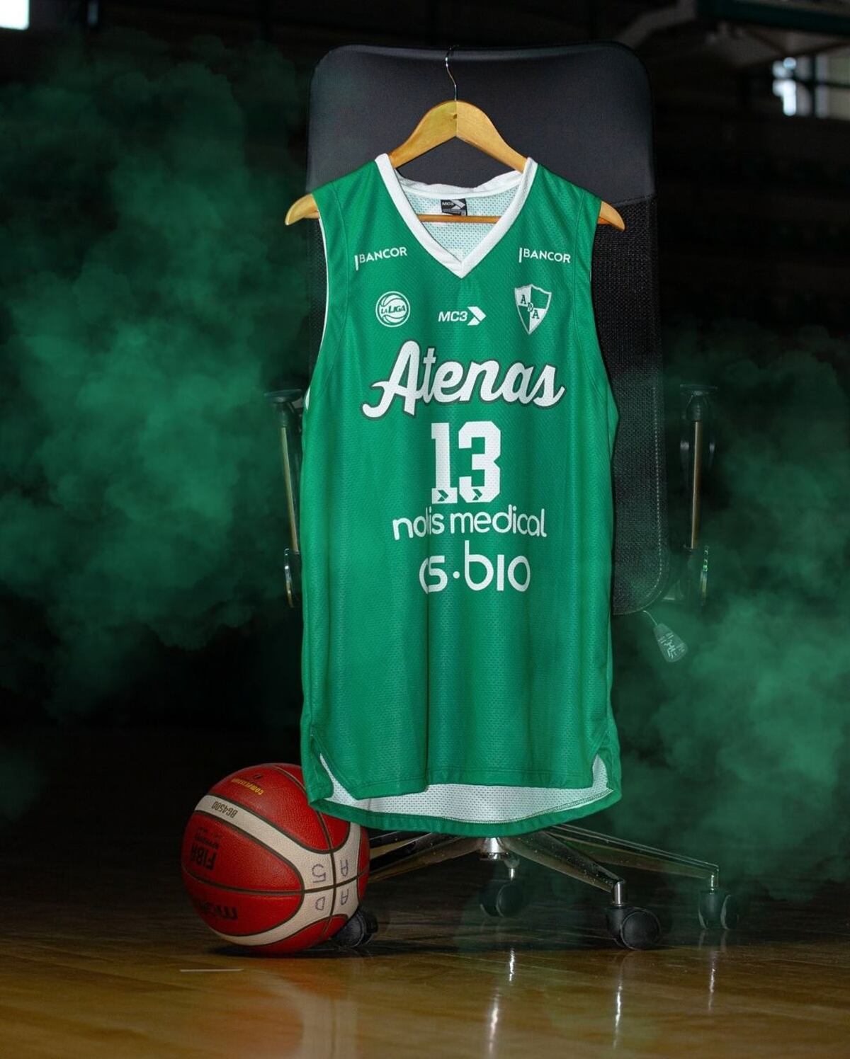 Atenas presentó la nueva camiseta, que usará en la temporada 2025/2026 de la Liga Nacional. (Ignacio Lingua / Prensa Atenas)